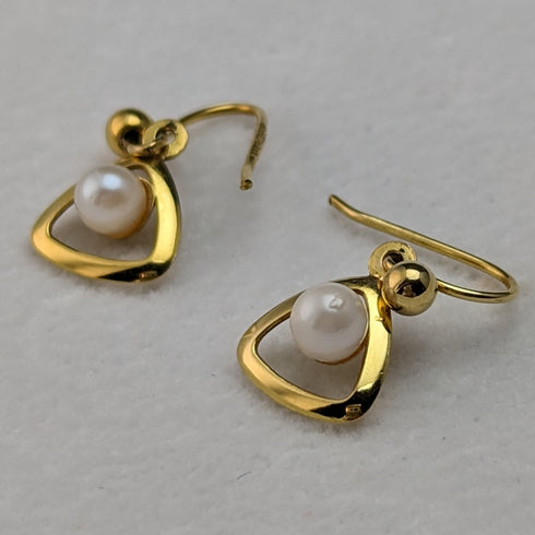 British Vintage Jewelry K9 Gold & Pearl Earrings